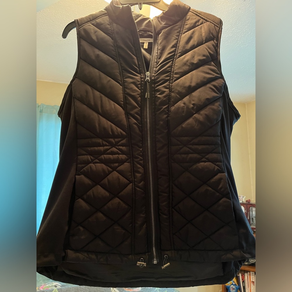 Vest. Black. Silver zipper. Maurice’s Brand